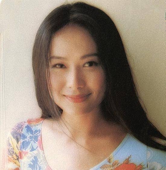 叶童女装如此美丽可怎么也走不出许仙的影子你们觉得叶童美吗(图1)